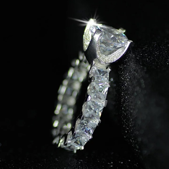 SOLID 925 STERLING SILVER DIAMOND RING, CUTE RING, SHINY RING. - Picture 6 of 7